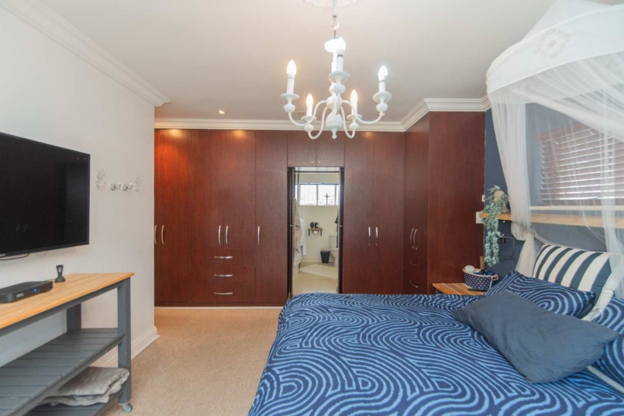 8 Bedroom Property for Sale in Summerstrand Eastern Cape